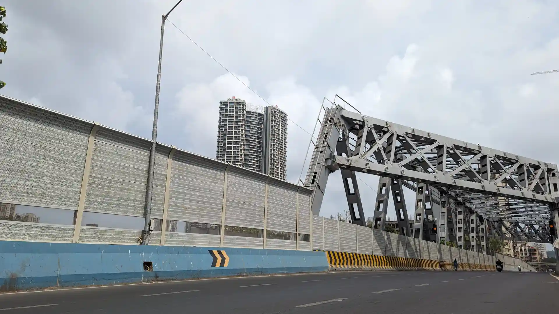 Pinakee Engineers & Developers Delisle Bridge in Lower Parel, Mumbai 2022 (2)